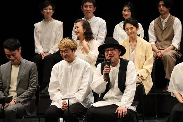 総勢43名が登壇! 新国立劇場『デカローグ1〜10』制作発表会見