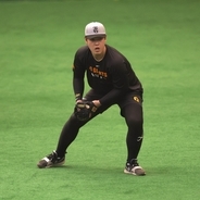 【巨人】 岡本和真がノックやキャッチボール　左肘靱帯損傷でリハビリ中